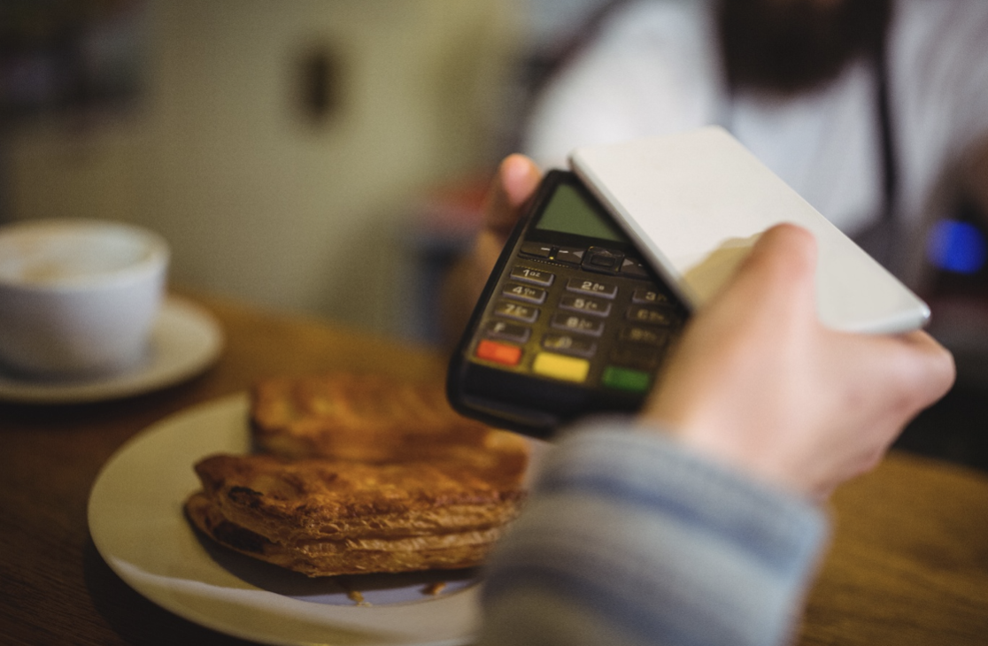 Smartphone statt Portemonnaie: Mobile Payment verändert den Lebensmitteleinzelhandel