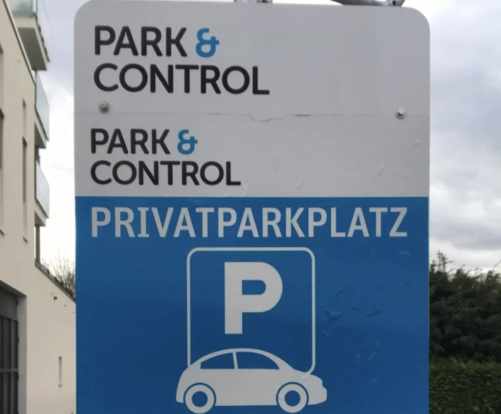 Parkkralle gegen Falschparker auf Privatgelände: Strafbar als